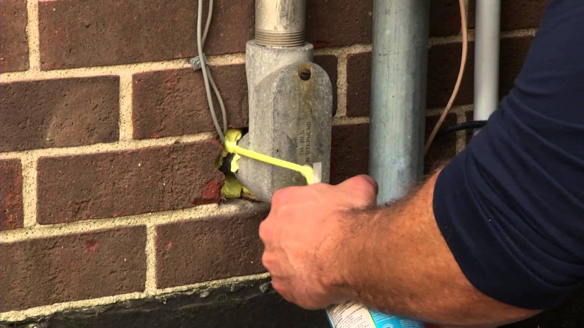 Expanding Foam Sealant Tools & Materials ACE Tips & Advice